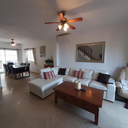 3 Bedroom Home With Amazing Views & Outdoor Spaces Манилва Екстериор снимка
