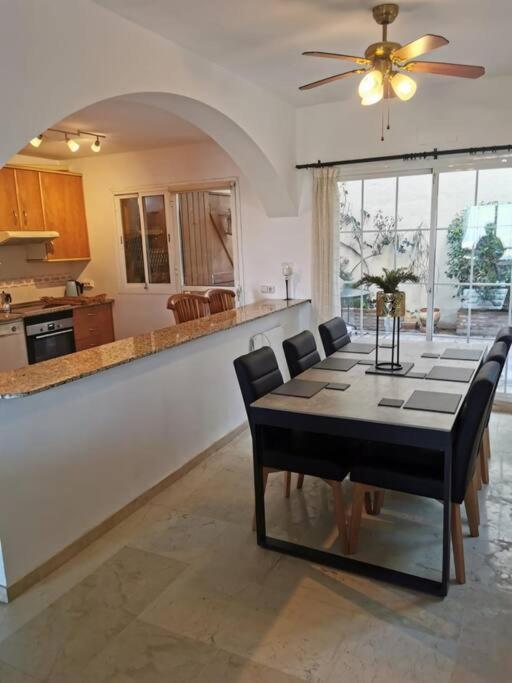 3 Bedroom Home With Amazing Views & Outdoor Spaces Манилва Екстериор снимка