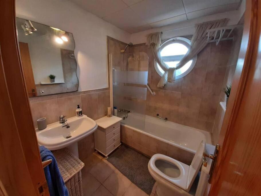 3 Bedroom Home With Amazing Views & Outdoor Spaces Манилва Екстериор снимка