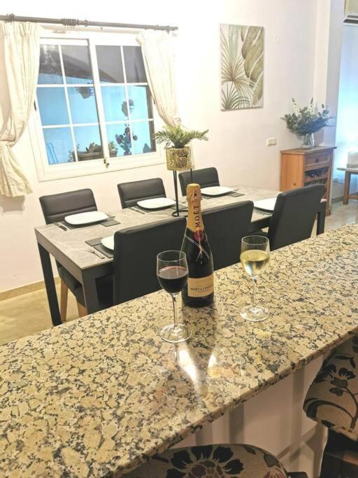 3 Bedroom Home With Amazing Views & Outdoor Spaces Манилва Екстериор снимка