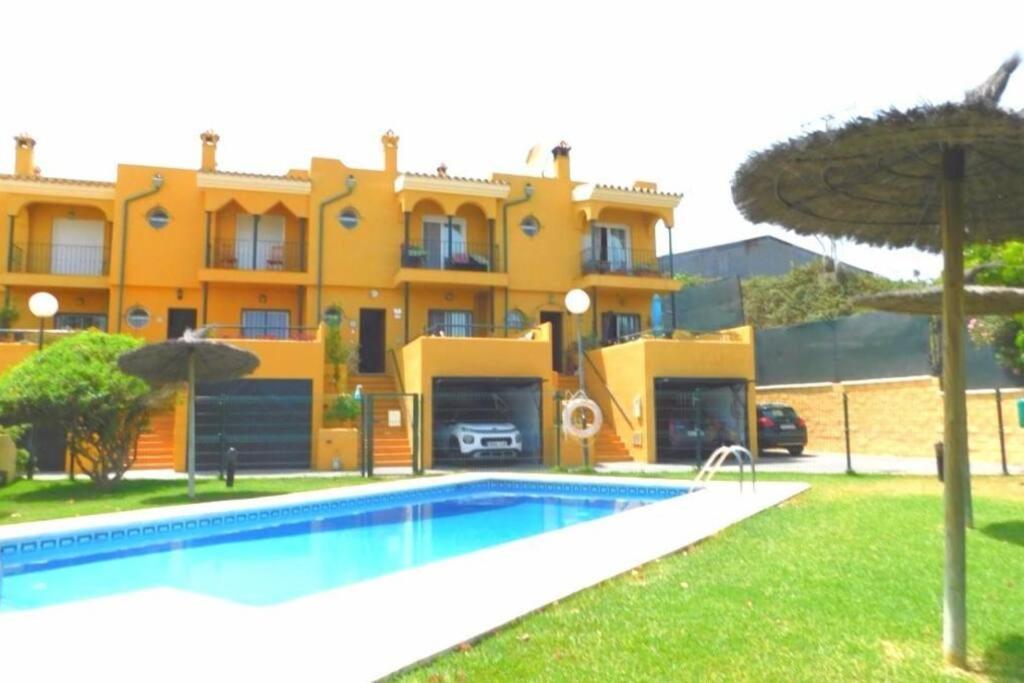 3 Bedroom Home With Amazing Views & Outdoor Spaces Манилва Екстериор снимка