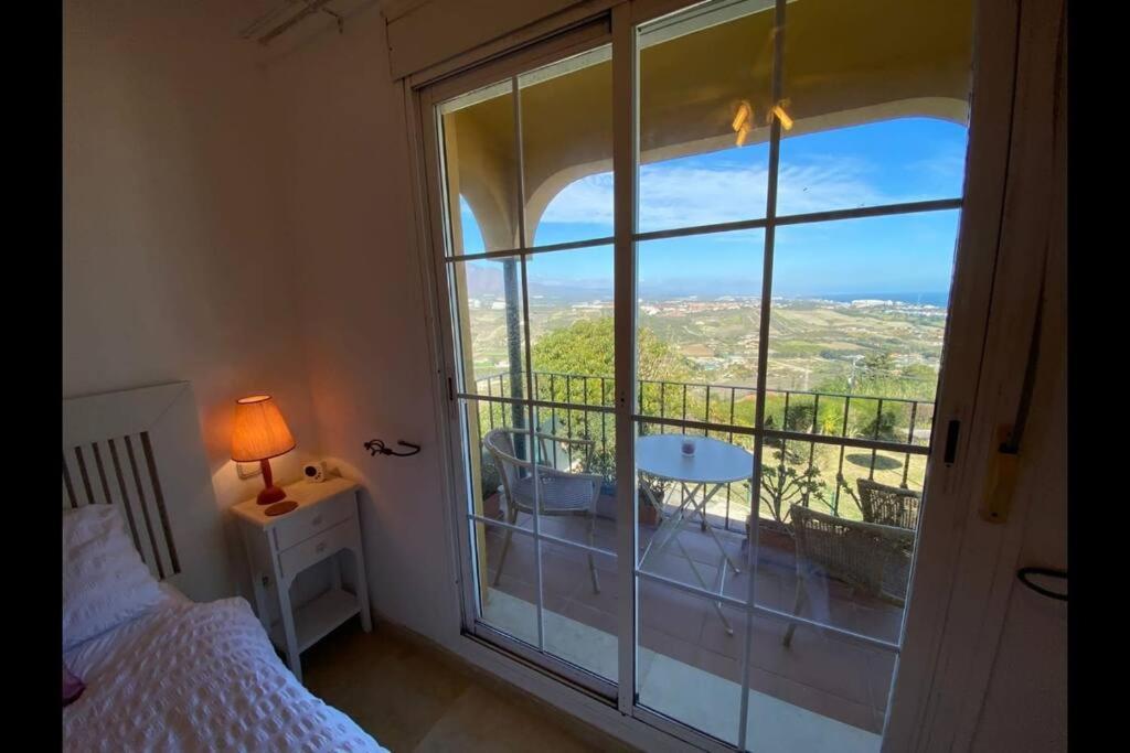 3 Bedroom Home With Amazing Views & Outdoor Spaces Манилва Екстериор снимка
