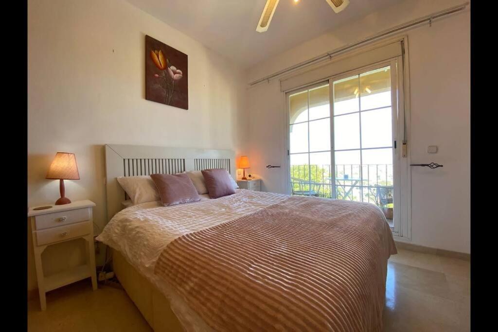 3 Bedroom Home With Amazing Views & Outdoor Spaces Манилва Екстериор снимка